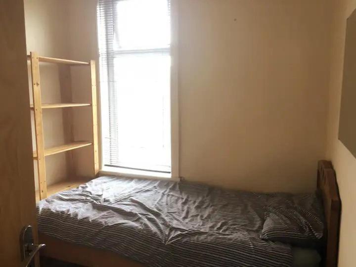 Single Room - Town & University Nearby, 24H Bus, Airport-Linked Manchester Exterior foto